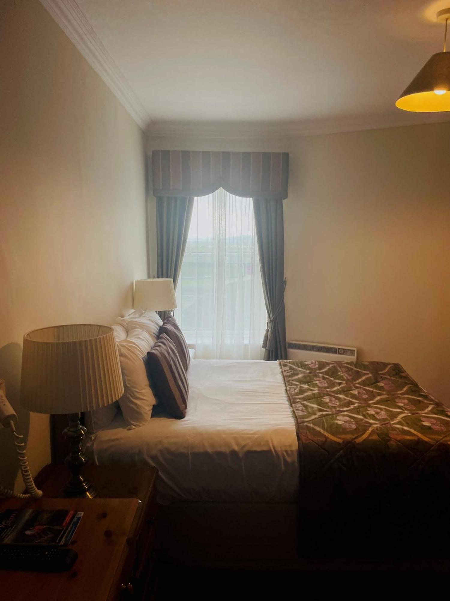 Towers Hotel Гленби Екстериор снимка
