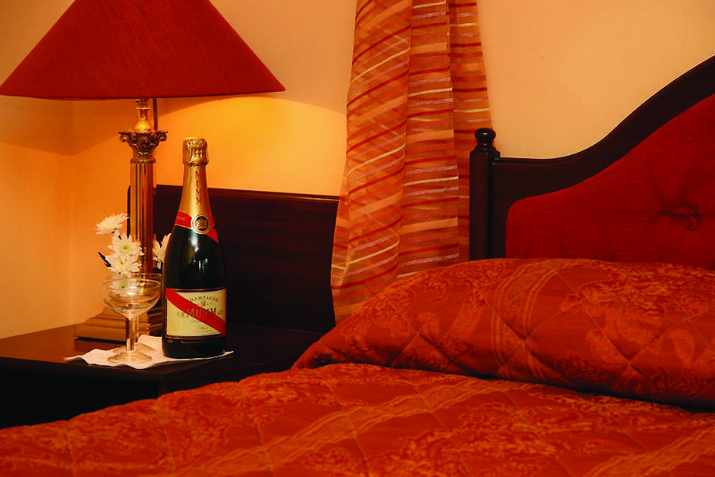 Towers Hotel Гленби Екстериор снимка